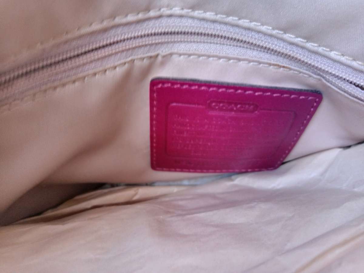 LIKE NEW COACH HANDBAG