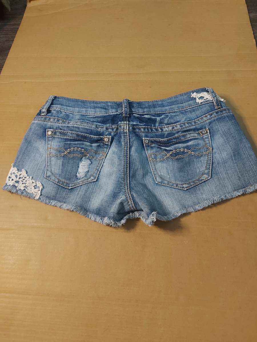 Hot Kiss Cici Embroidered Heart Short Size 7