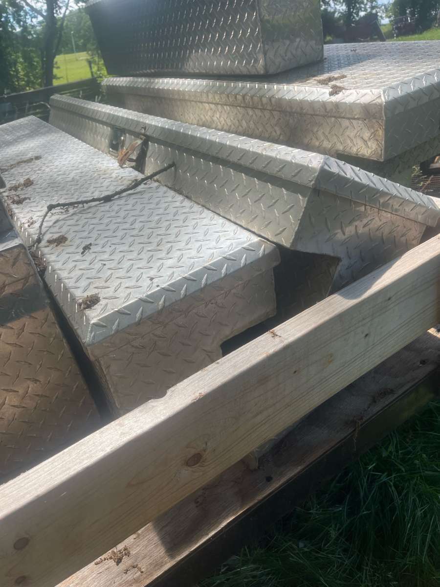 diamond plate tool boxes