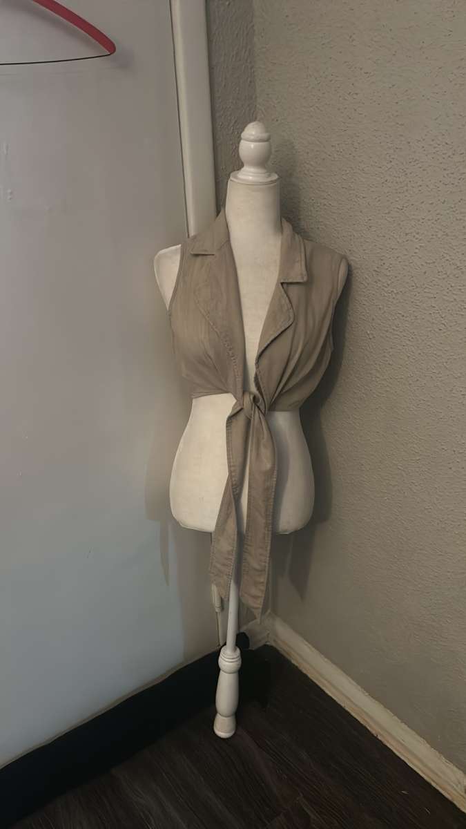 SHEIN  Lapel Collar Knot Front Crop Top Size L Linen Summer