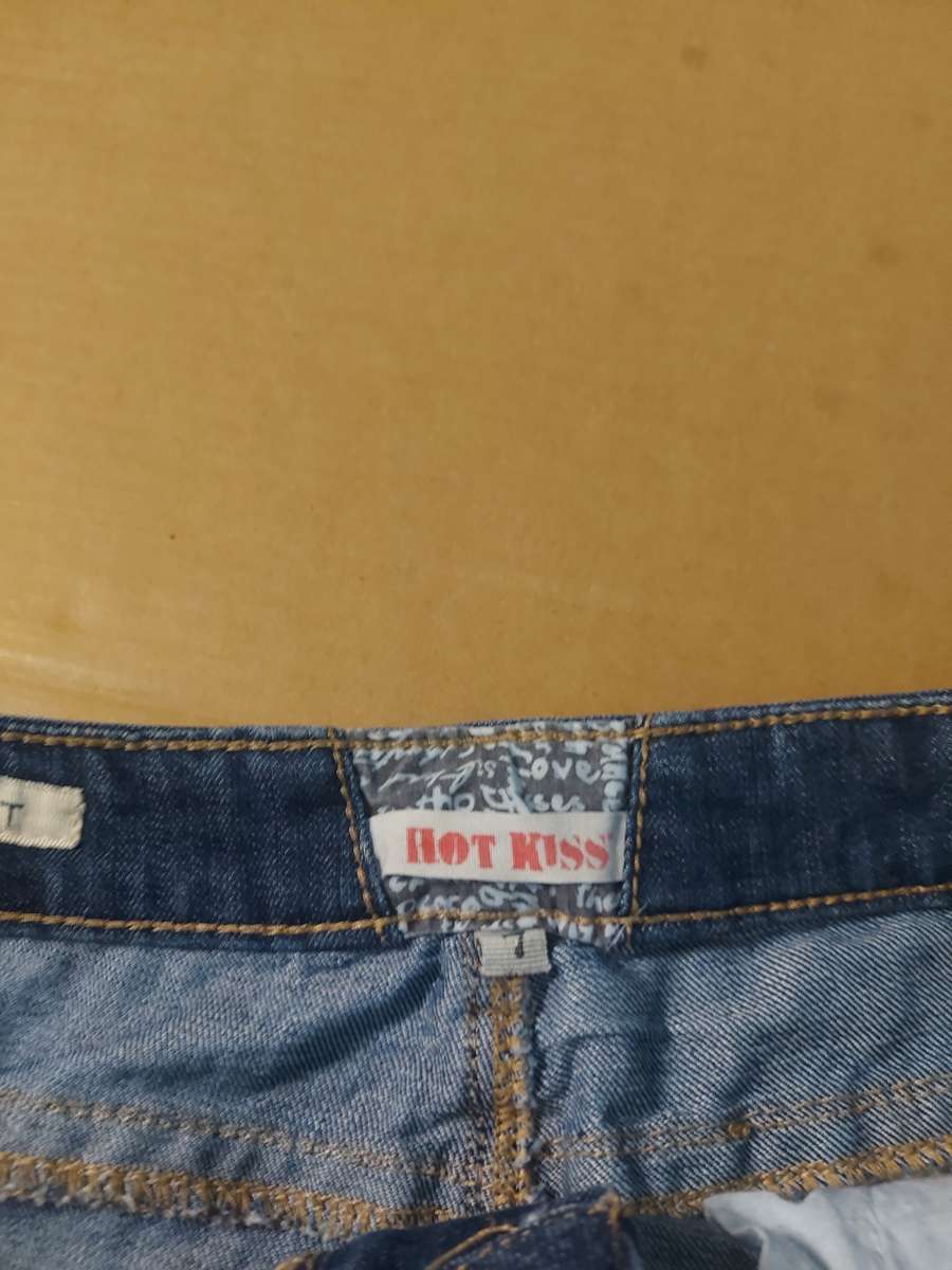 Hot Kiss Cici Embroidered Heart Short Size 7
