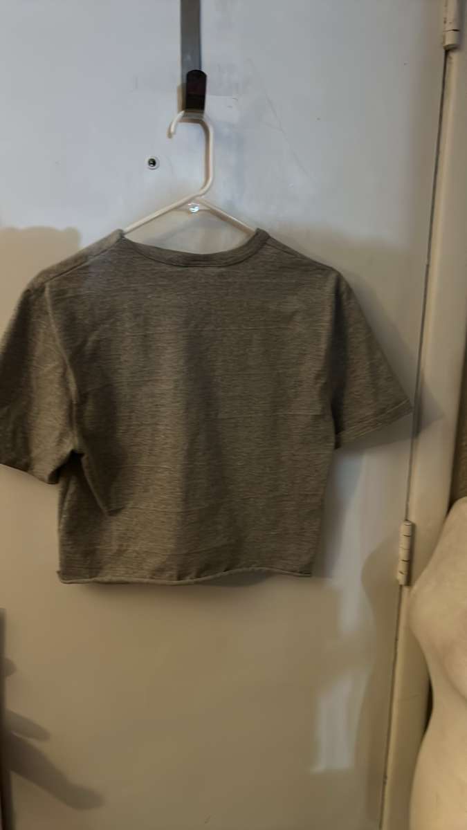 Champion Cropped Rolled Hem Tee Size Small
