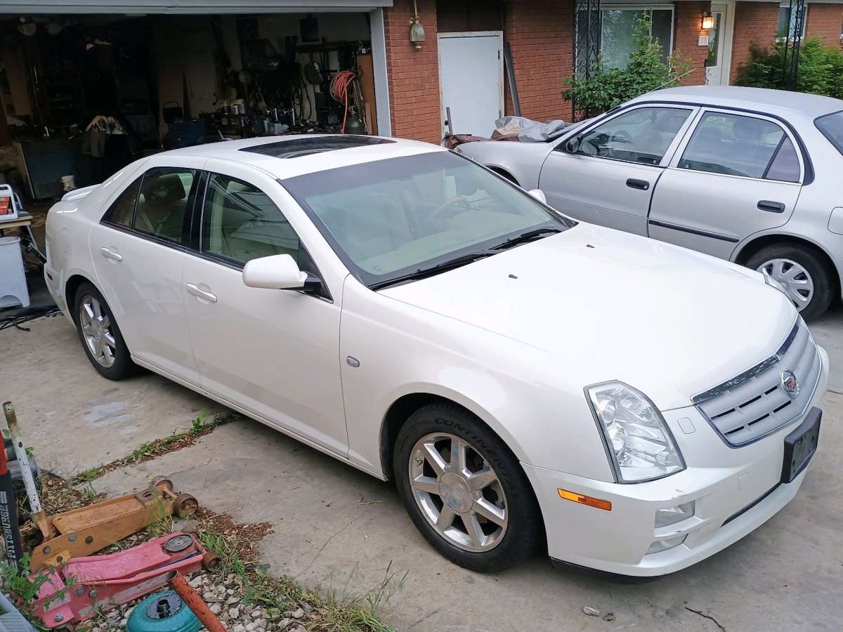 2005 STS V8 LUXURY SPORTS SEDAN CADILLAC