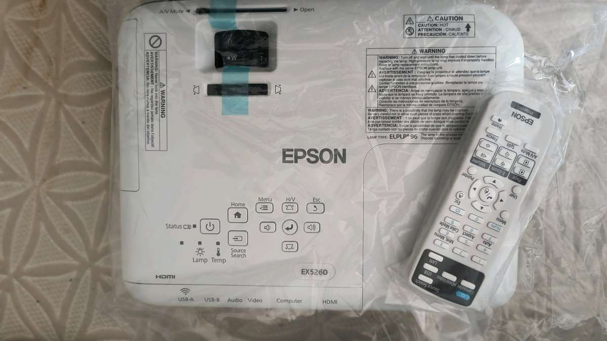 Epson EX 5260 pro video projector