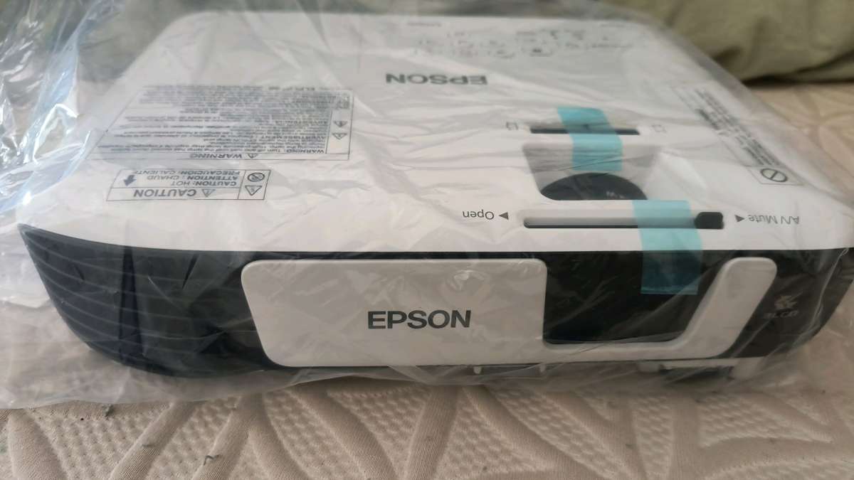 Epson EX 5260 pro video projector