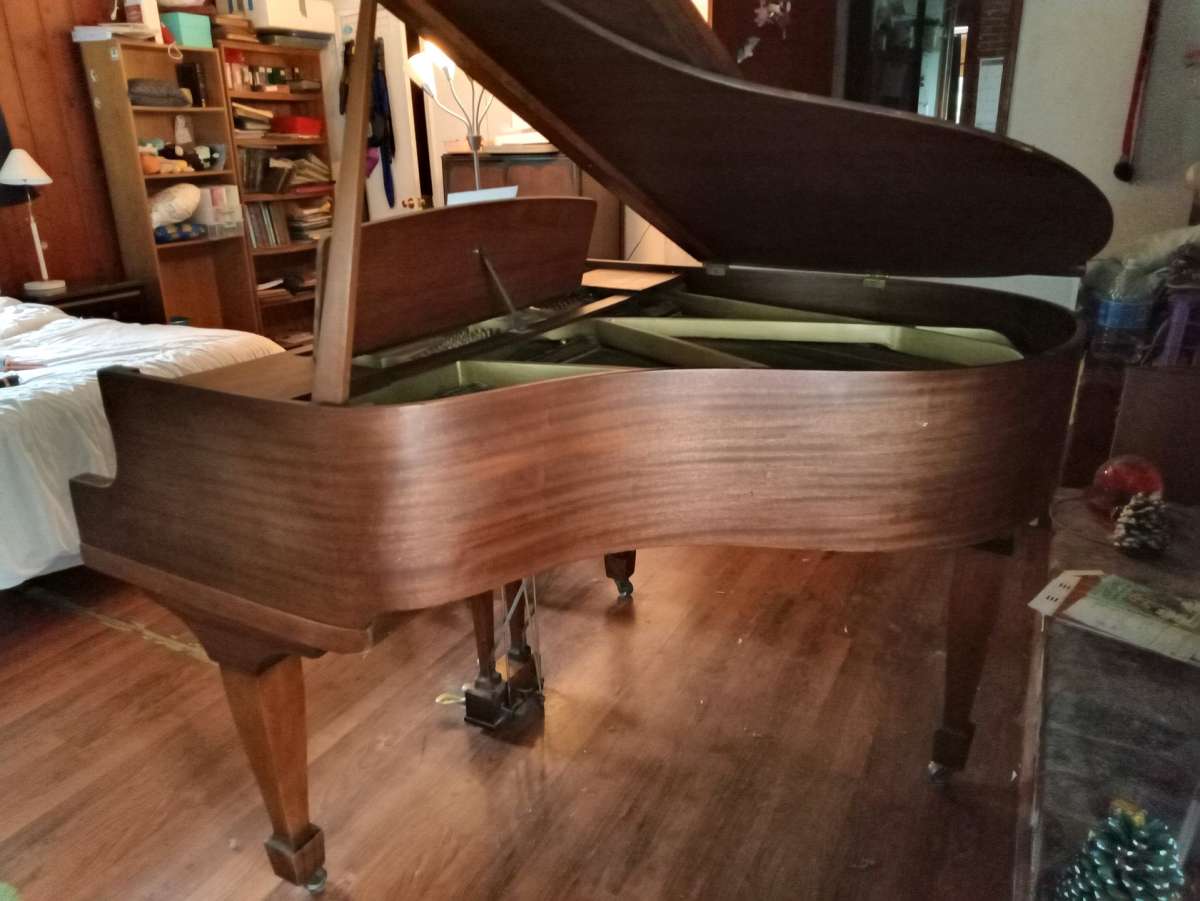 BABY GRAND PIANO