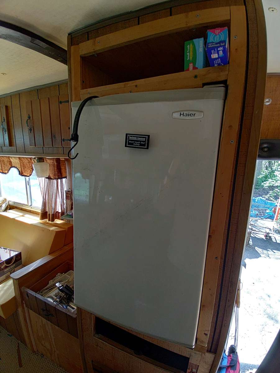 1976 Dodge RV    MUST GO