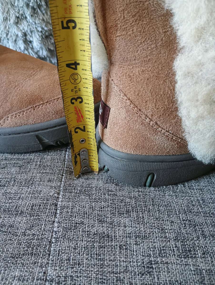 UGG Australia Brown Sunburst Suede Boots Size 8 womens