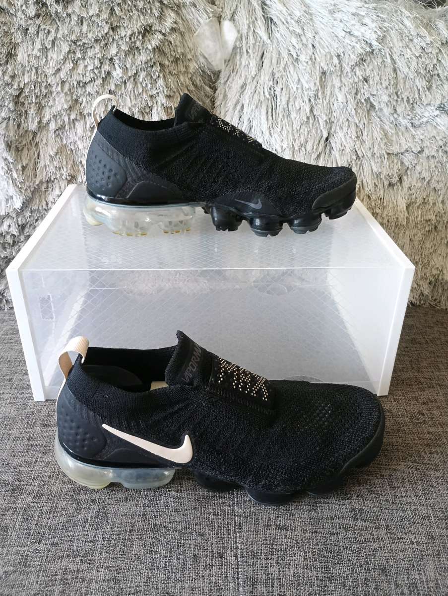 NIKE AIR VAPORMAX size 7 for women