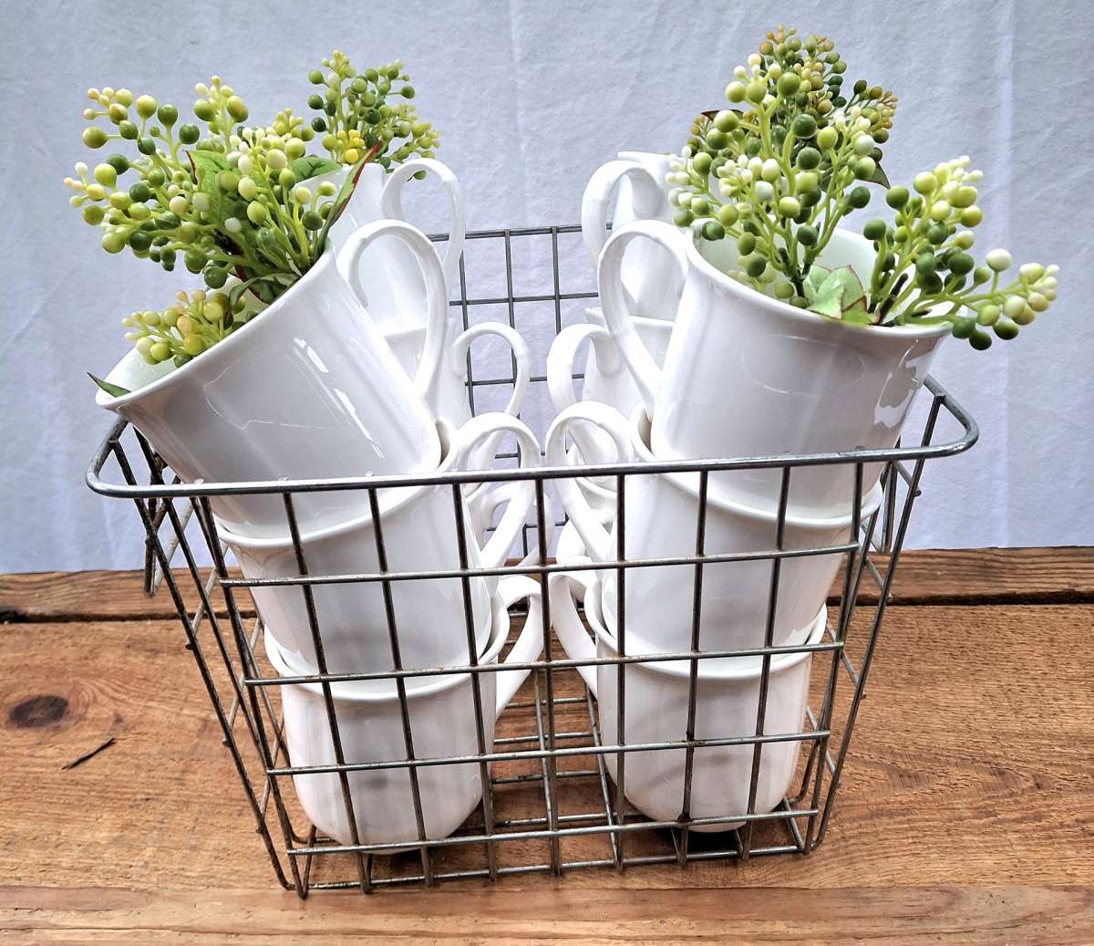 Diner mugs in vintage basket