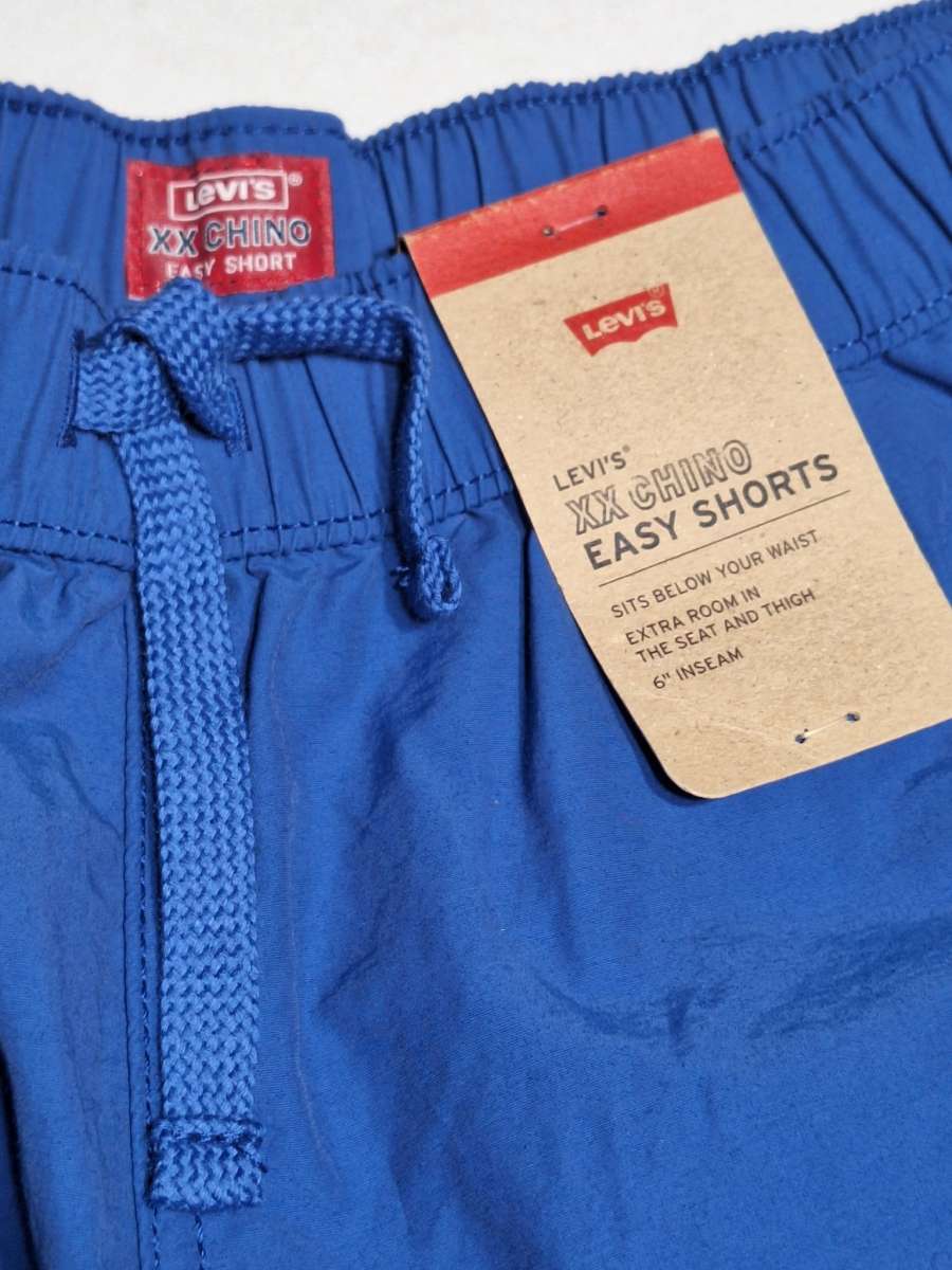 The product is a pair of Levis Trail Cargo Shorts in mens si