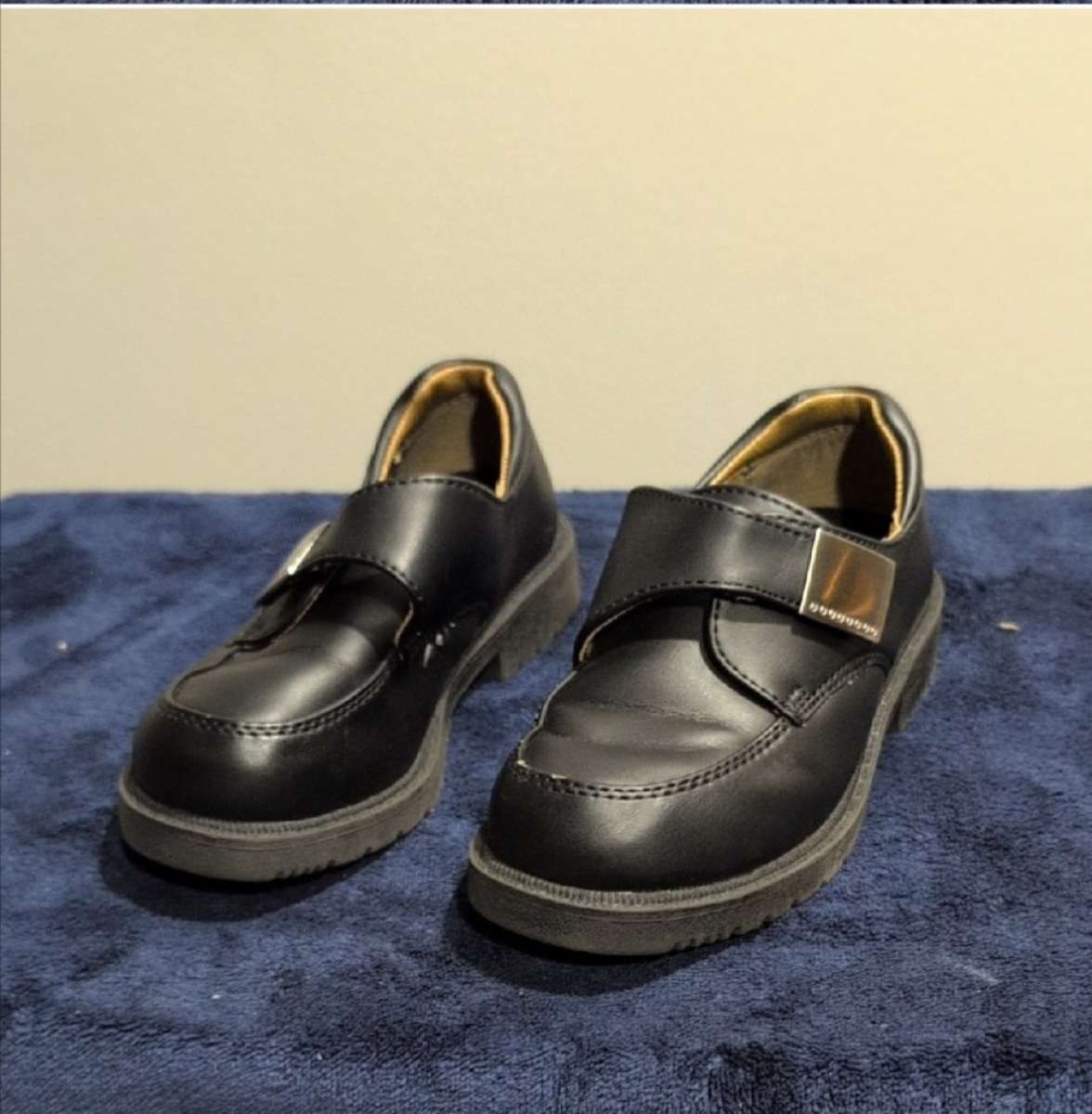 Boyss Black Leather Shoes size 9