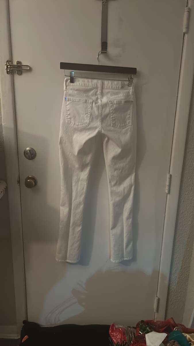 7FAM 7 For All Mankind White Jeans Size 24