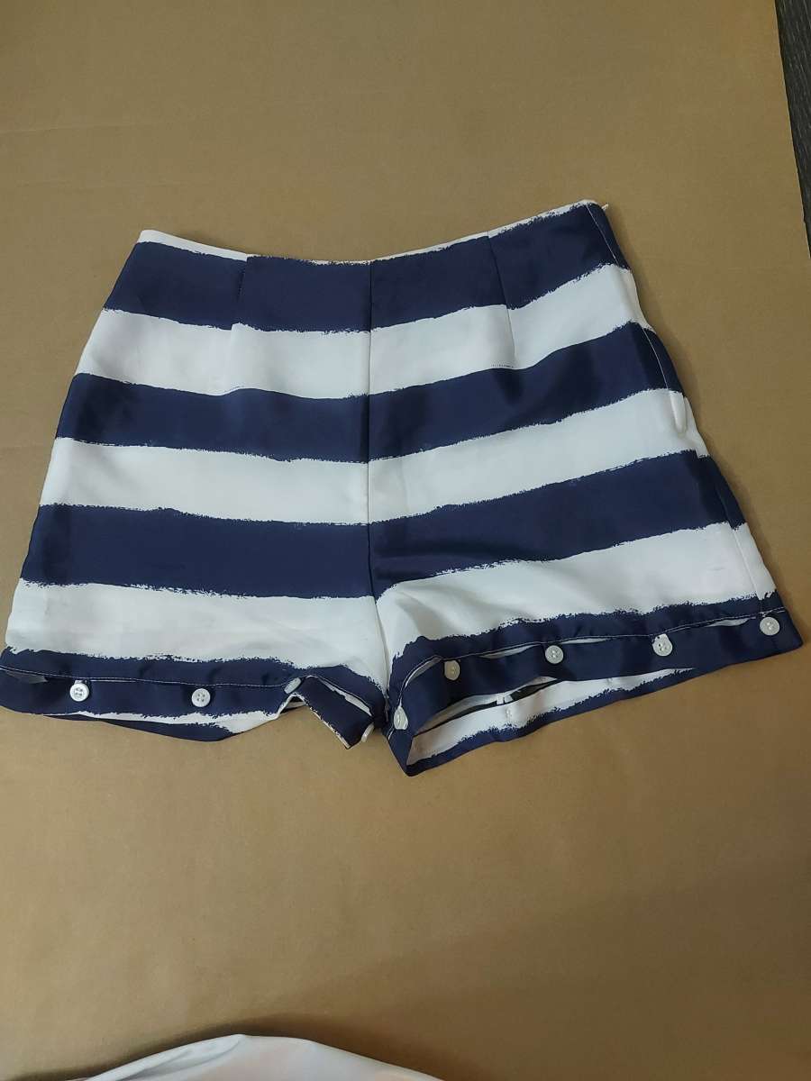 BCBGeneration Nautical BlueWhite Striped Shorts Size 0