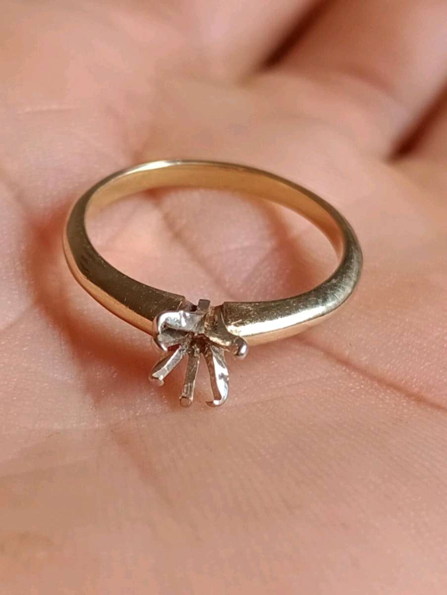 Aquamarine 14k Gold Ring size 7 for women  Sold as is