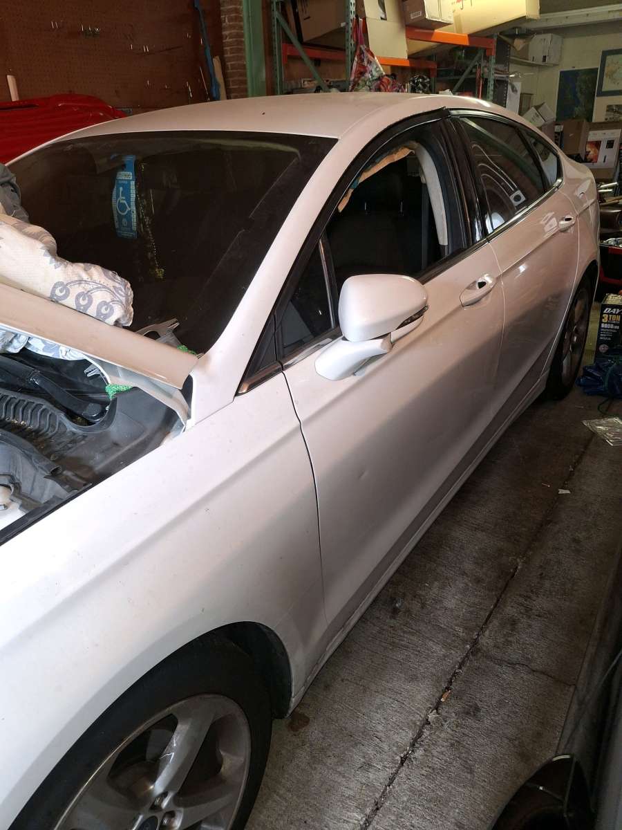 Ford fusion SE 2015