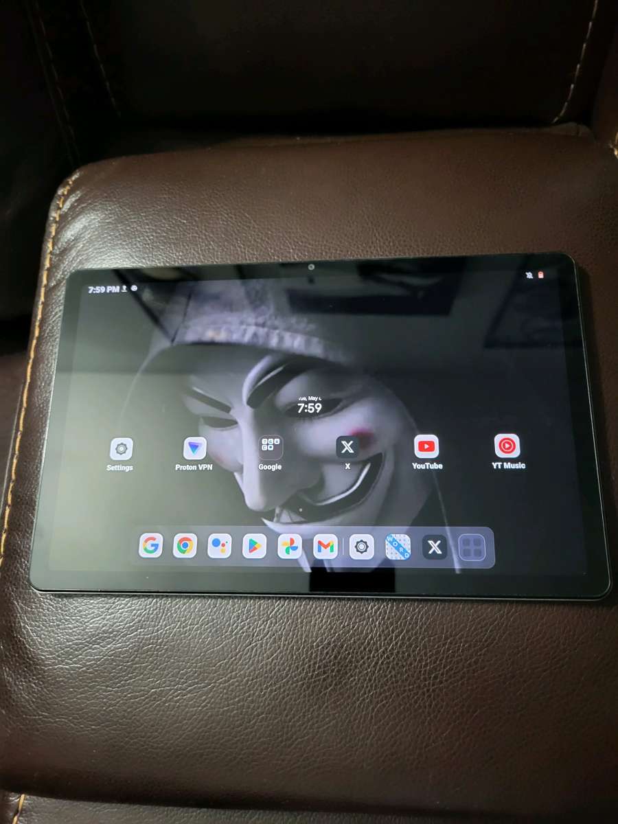 2 10 Android Tablets with 1 Bluetooth Keyboard