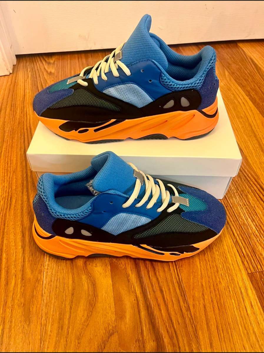 Yeezy Boost 700 Bright Blue Size 8 Men