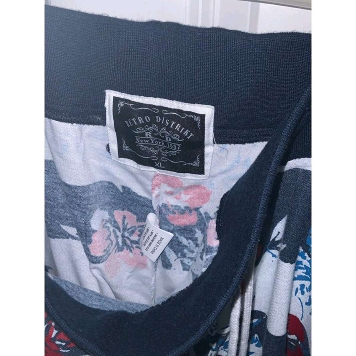 RETRO DISTRIKT Mens Athletic Shorts XL size  Good Condition