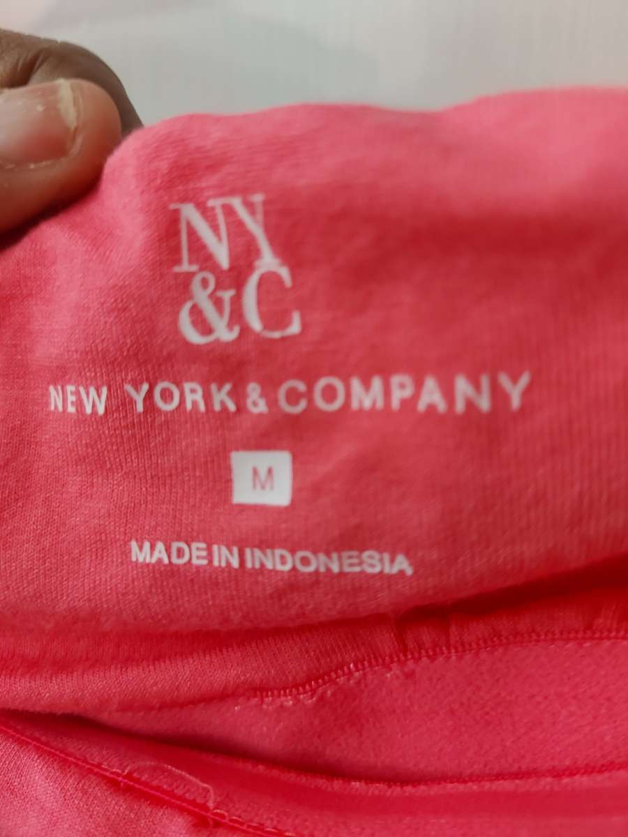 NY  CO New York and Company Pink Flowy Strapless Top Size M