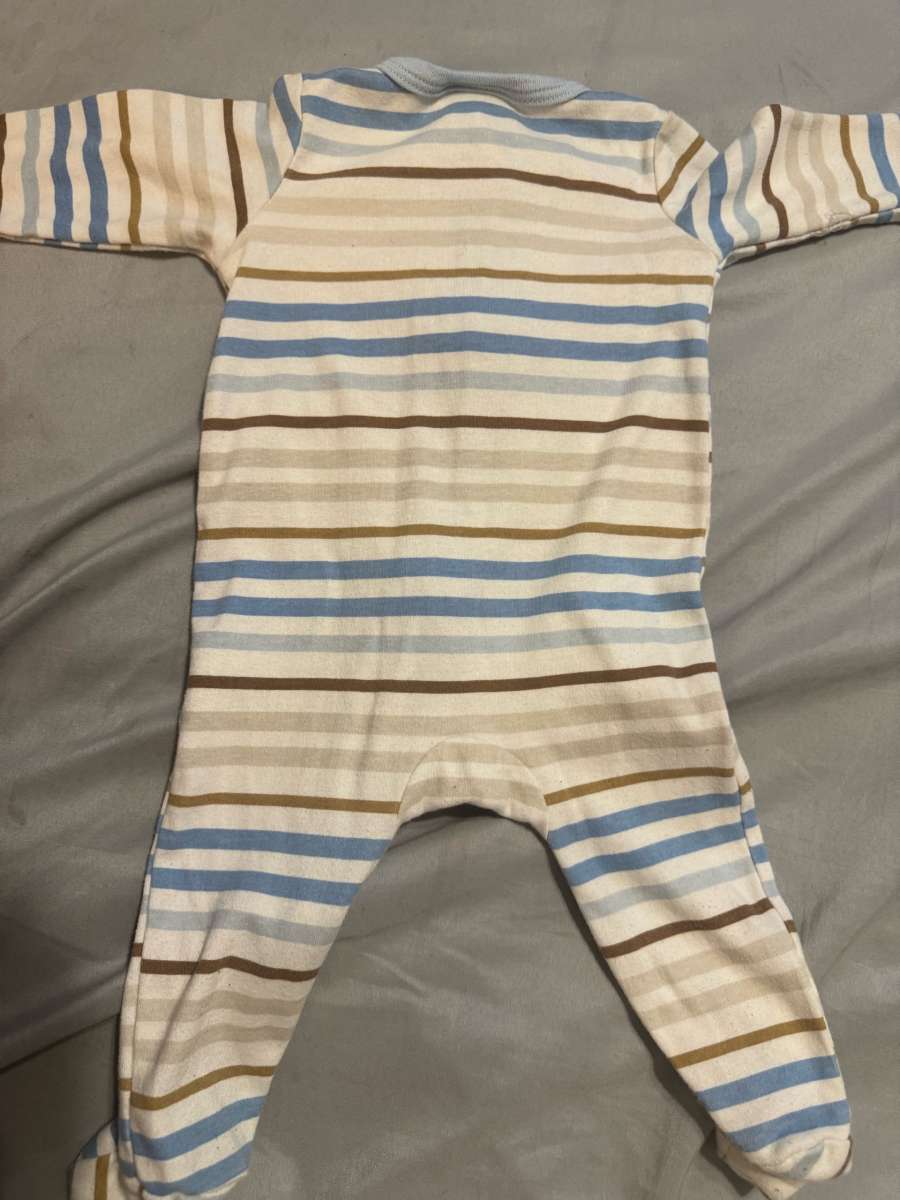 3 to 6 month onesie like new