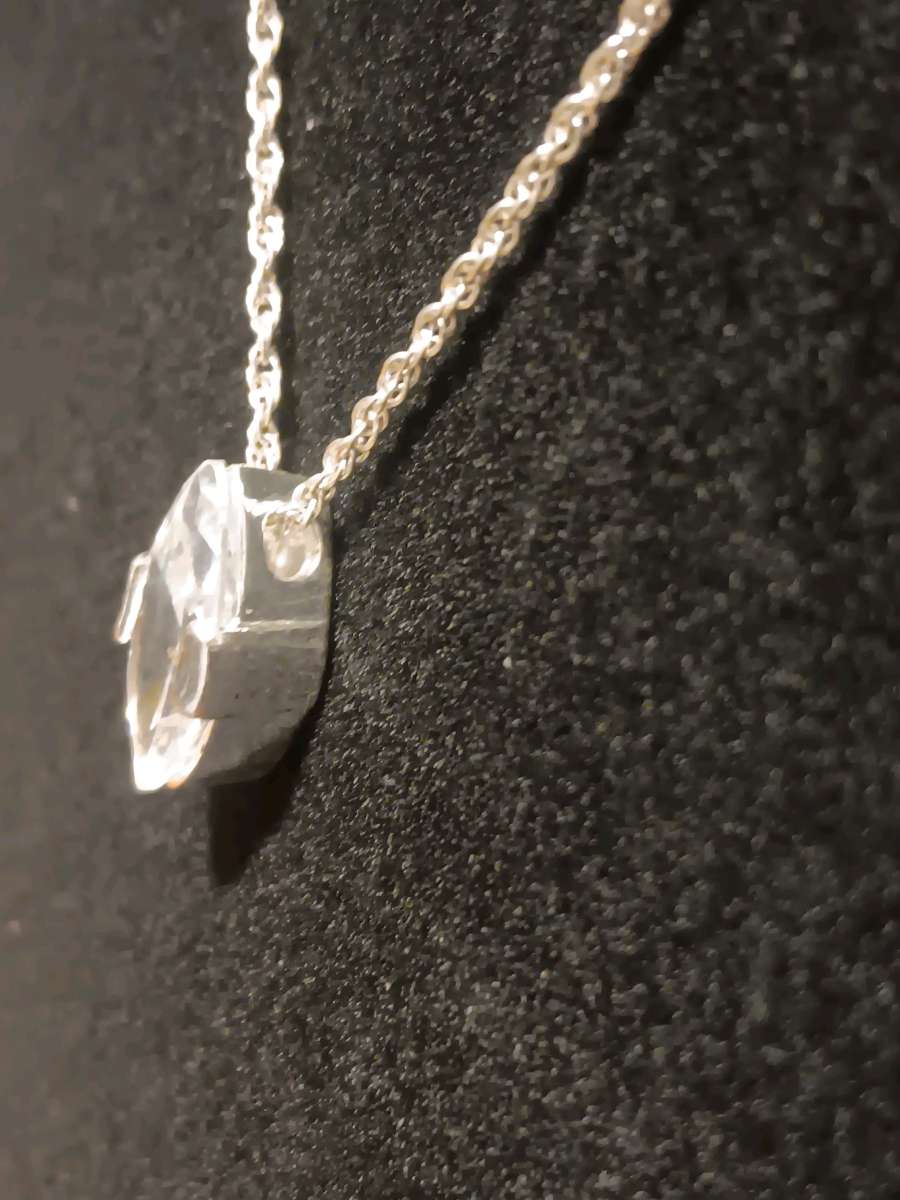Elegant DiamondShaped Pendant Necklace
