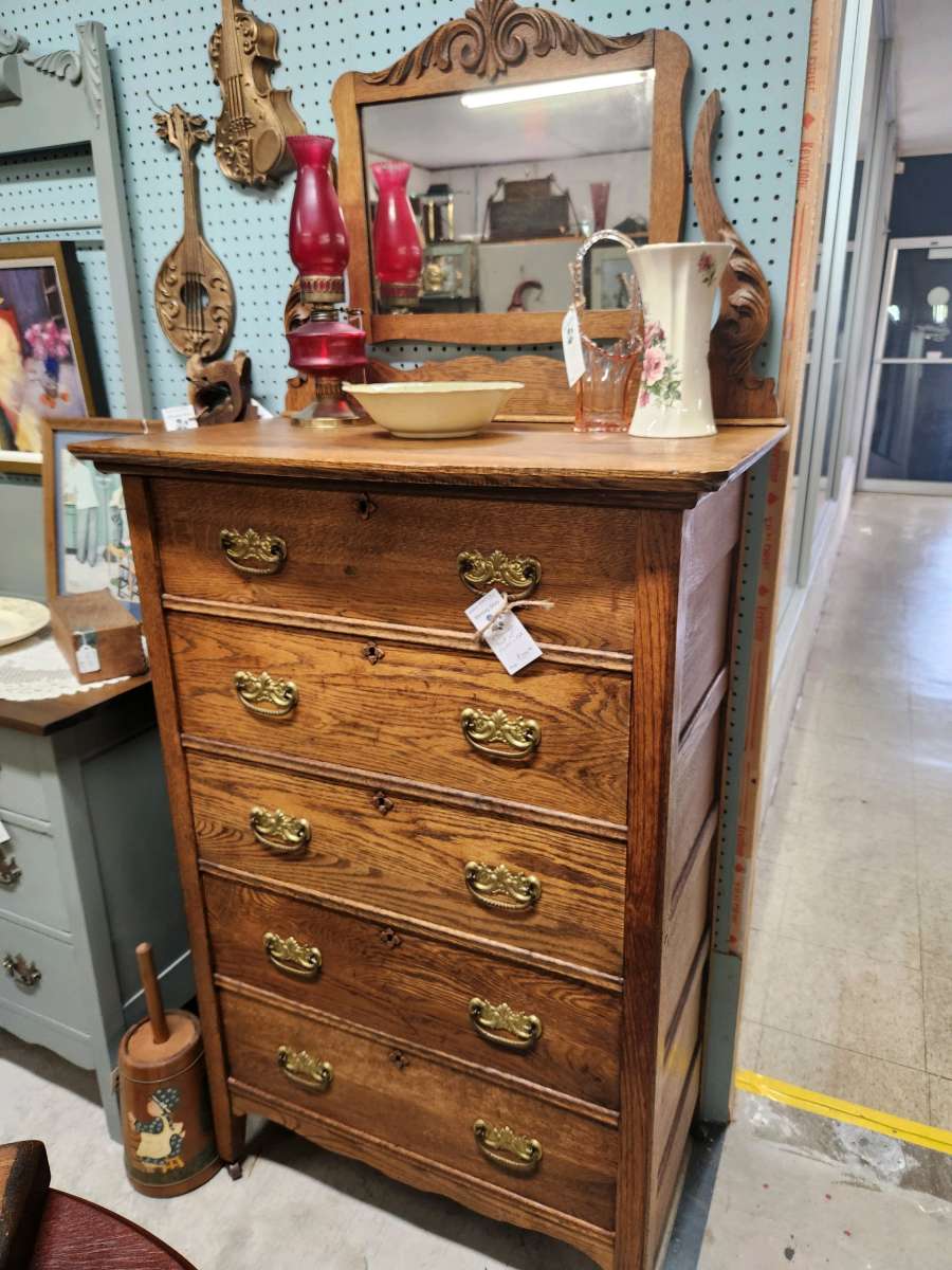 Beautiful antique oak chest 5 drawer dresser