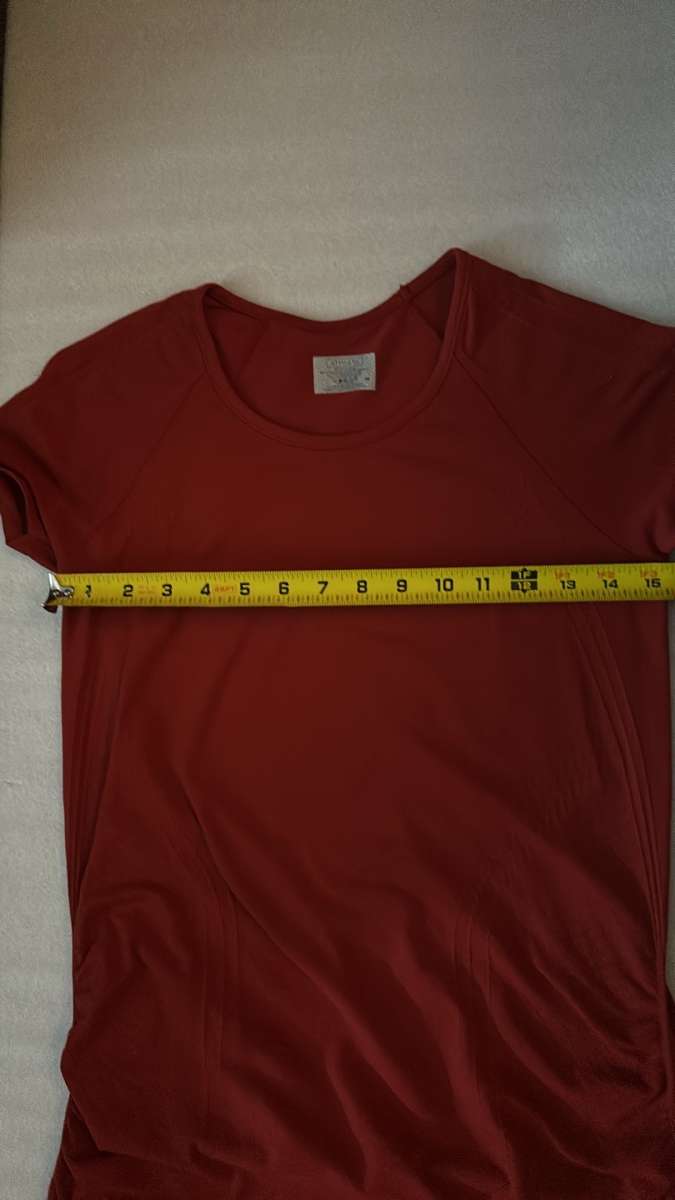 Athleta Red Activewear Top Size M Running Exercise Workout