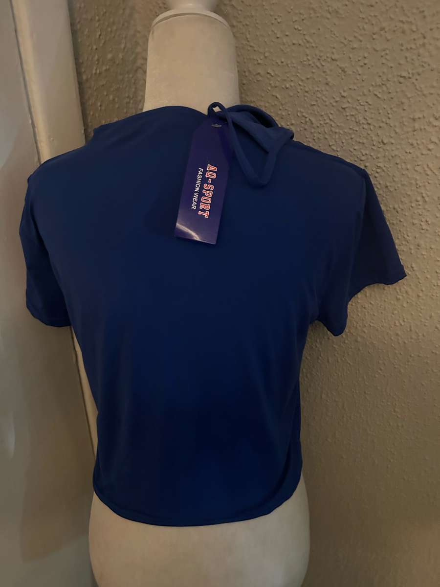 AQ Sport Cropped Graphic Tee with Cloth Mask NEW Soft