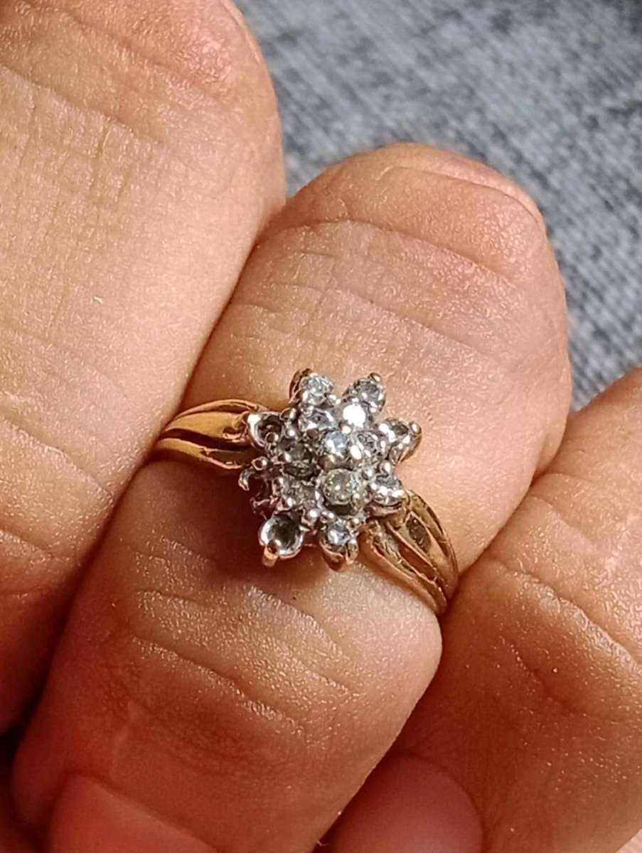 Vintage 10k Yellow Gold cluster Diamond Ring