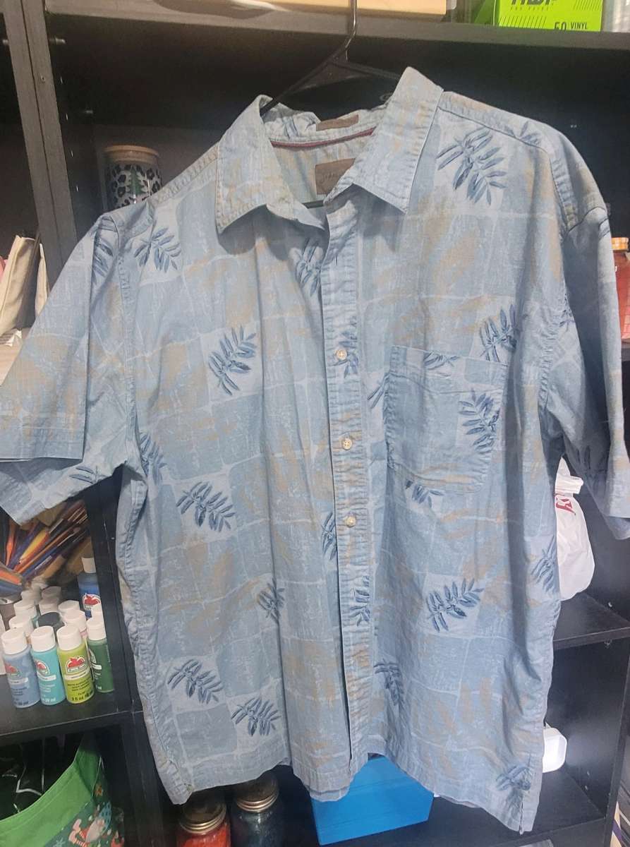 Mens Button up Size XL