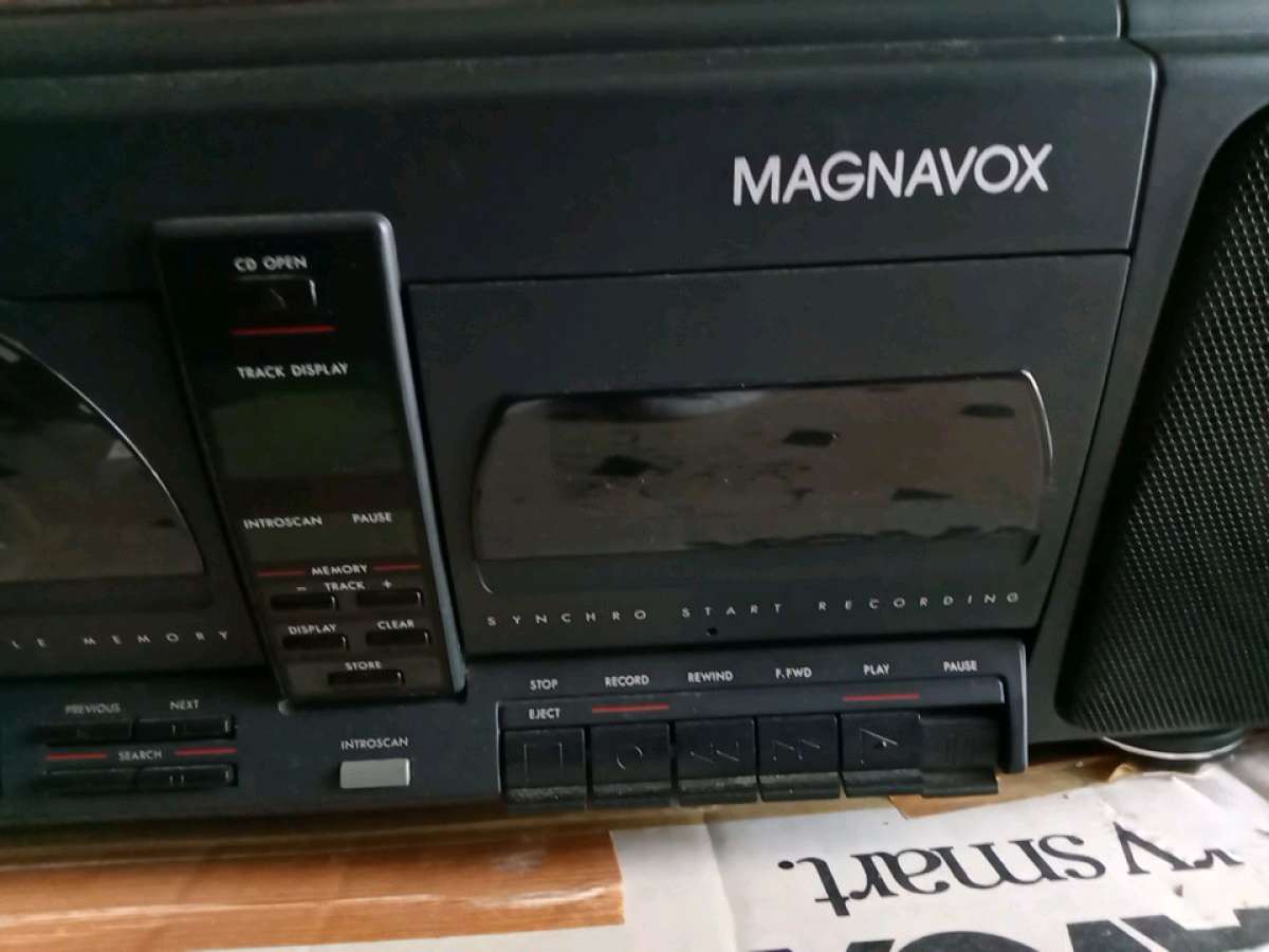 NEW IN BOX BOOMBOX AMFM RADIO CD RECORDER AZ8100