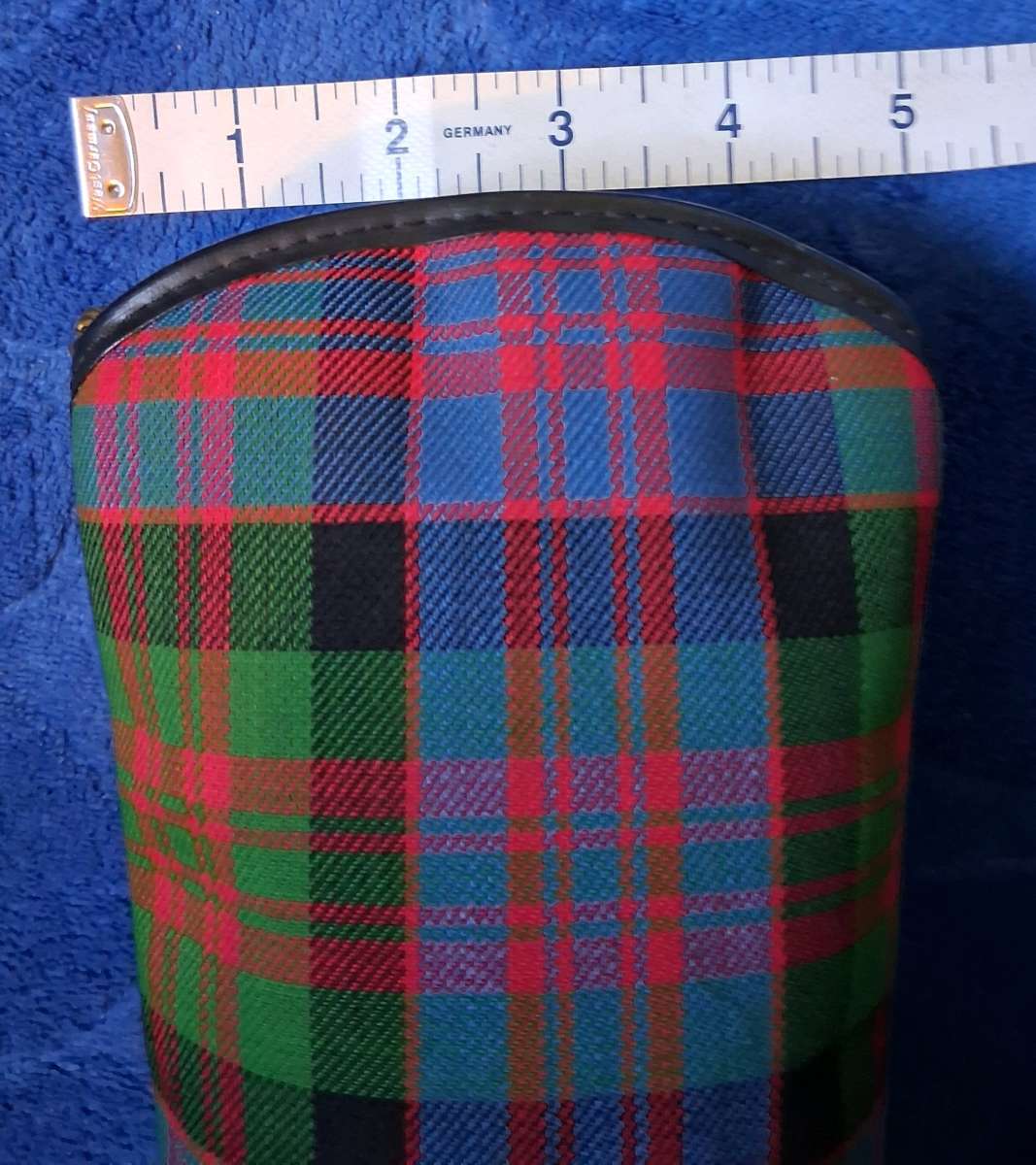 TEACHERS SCOTCH LIQUOR TARTAN BAG WITH GLASS SCOTCH BOTTLE
