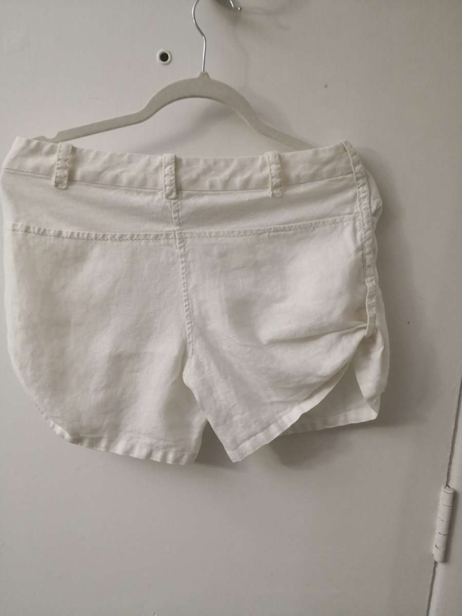 Max Studio White Linen Shorts Size 4