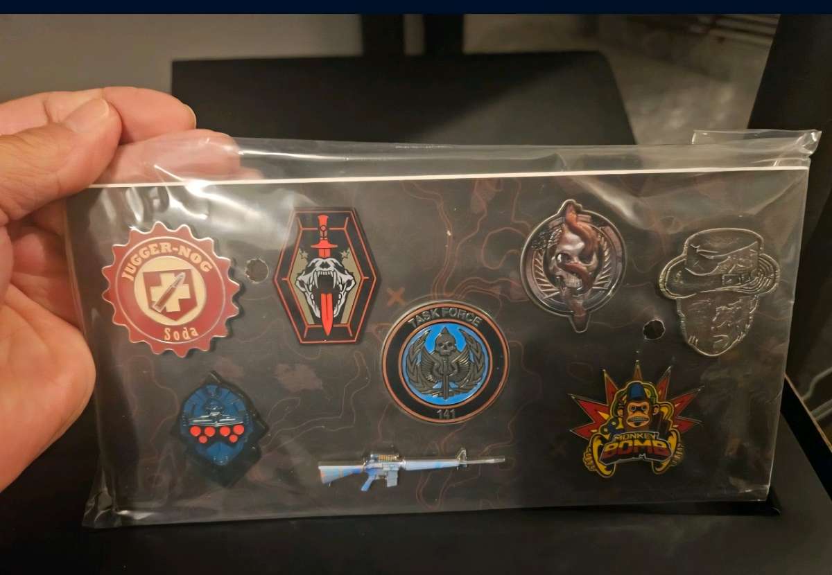 Call of Duty Modern Warfar Iii Mw3 Pins and Poster