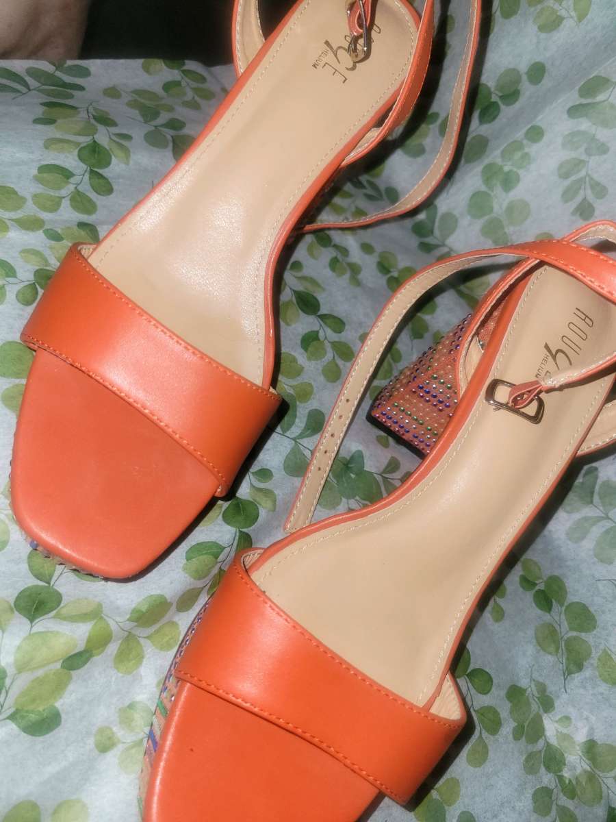 ORANGE SEQUENCE SANDALS