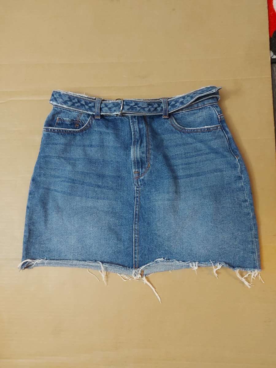 Sneak Peek Belted Raw Hem Denim Skirt Size M