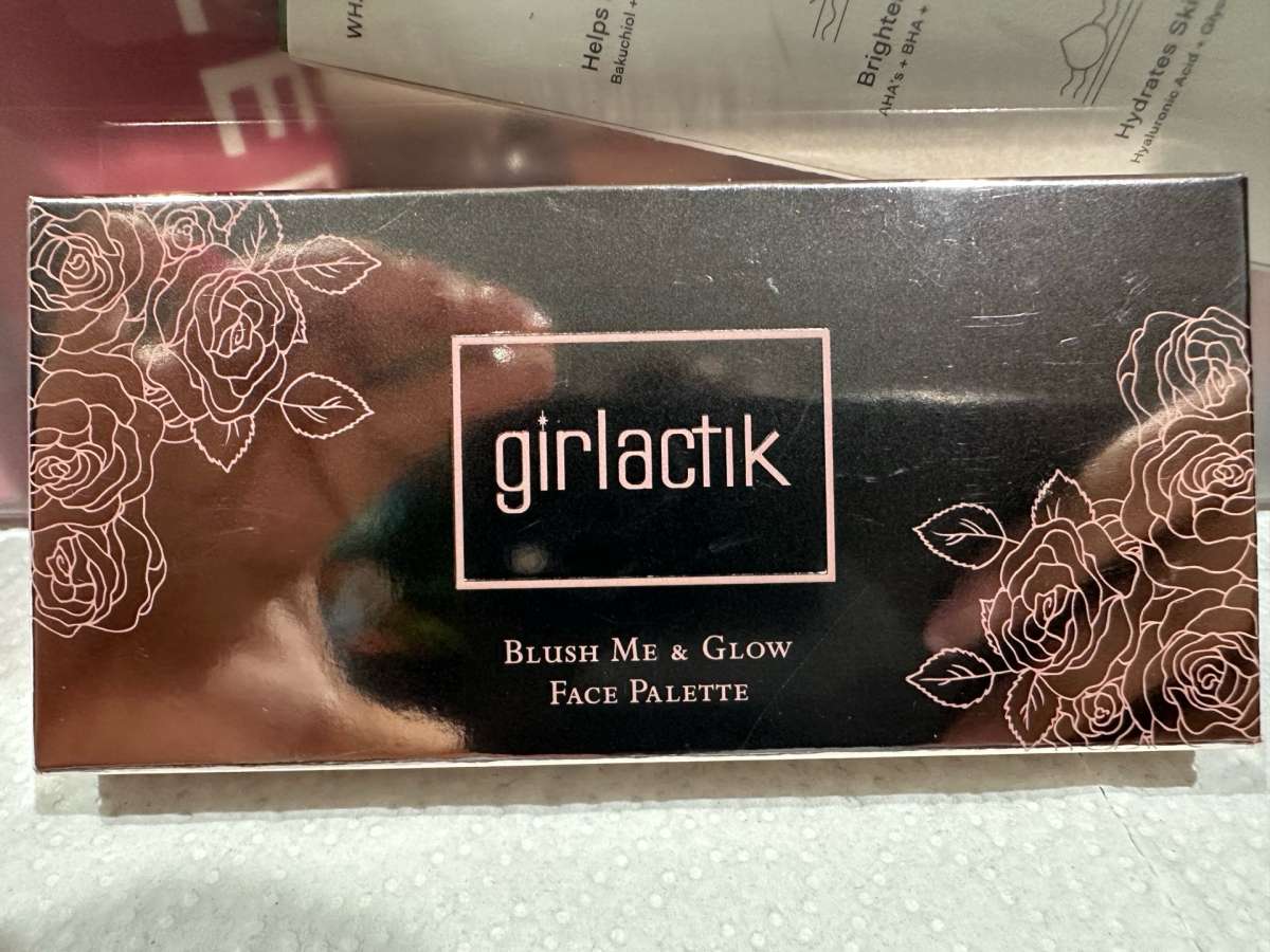Girlactik Blush me  Glow Face Palette