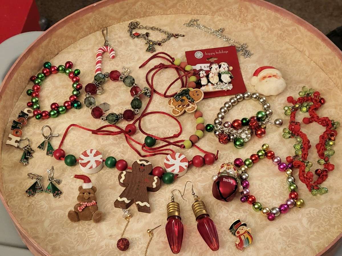CHRISTMAS  JEWELRY  AND ACCESSORIES
