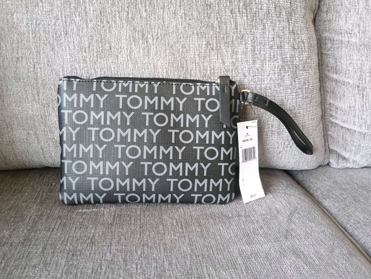 Tommy Hilfiger wristlet Wallet