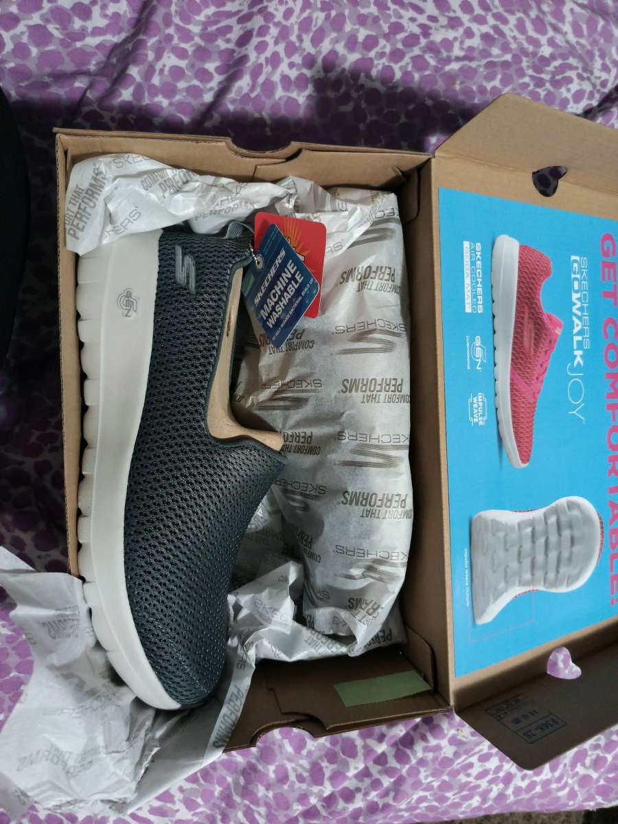 Gray Skechers Shoes Size 8 Wide In Women