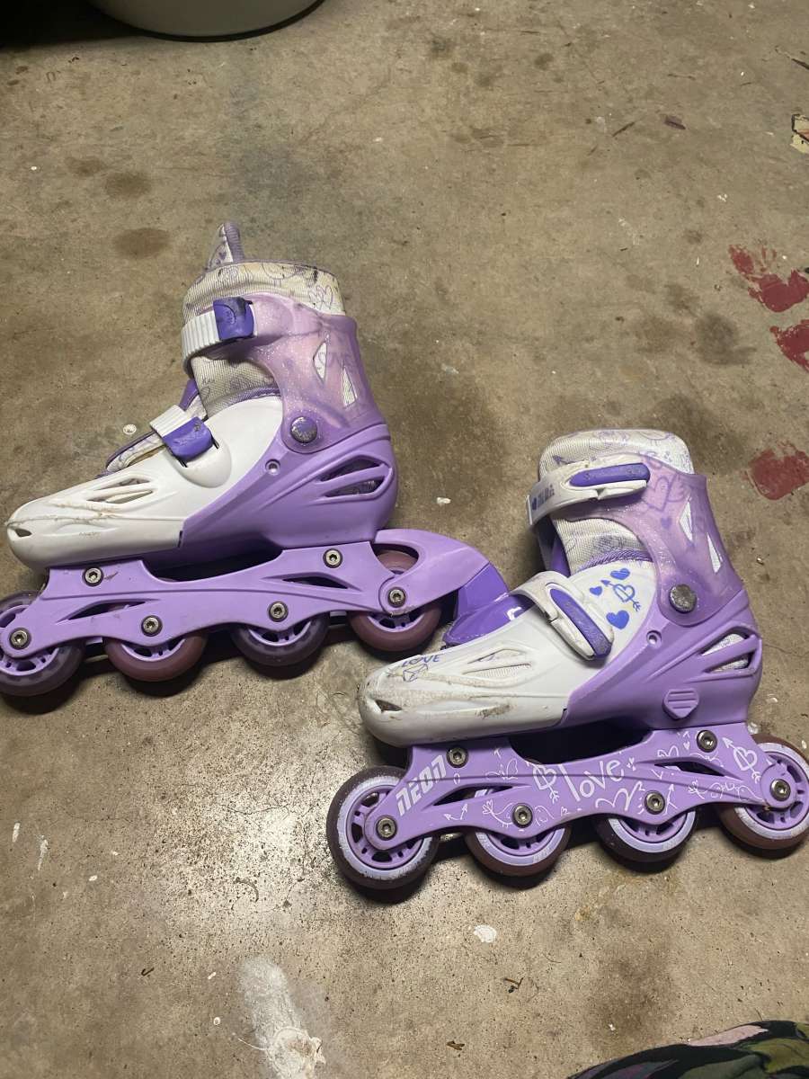 purple and white rollerblades