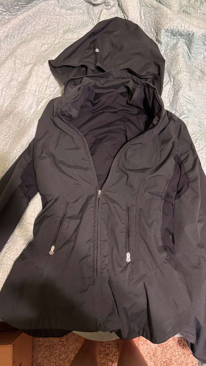 lululemon jacket size 4