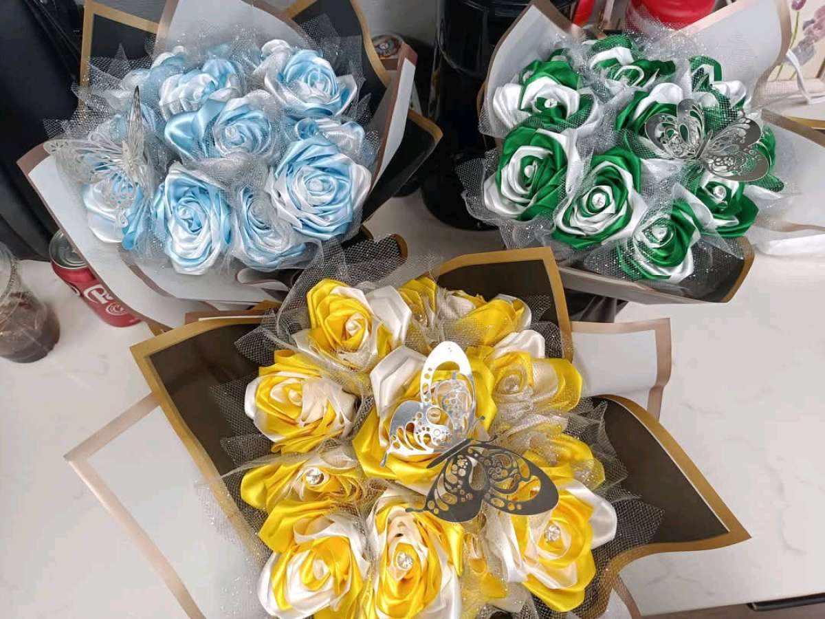 ribbon roses