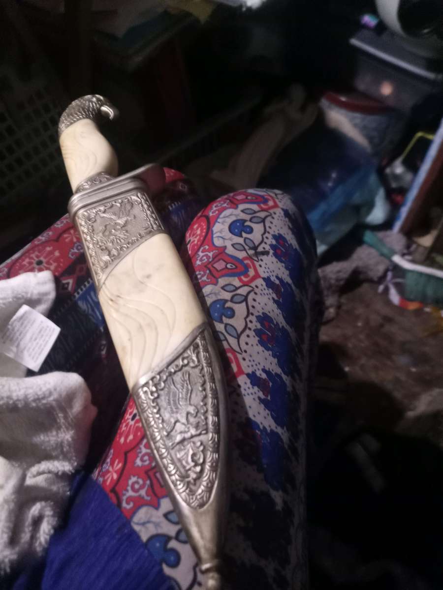 knife with 9in blade