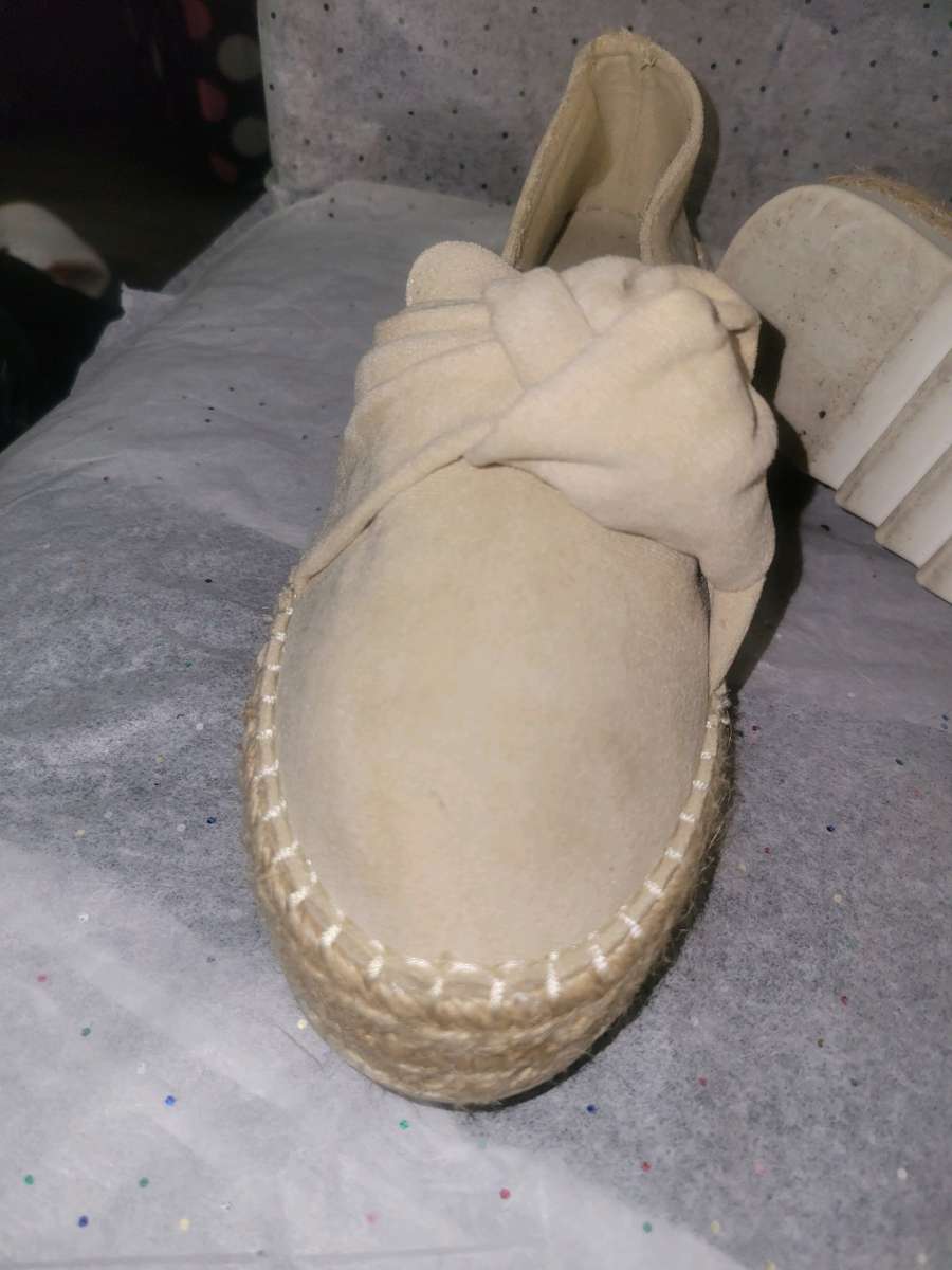 Beige  Ripple sole shoe