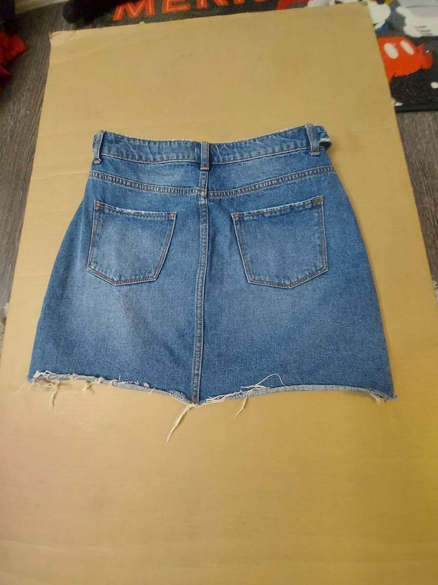 Sneak Peek Belted Raw Hem Denim Skirt Size M