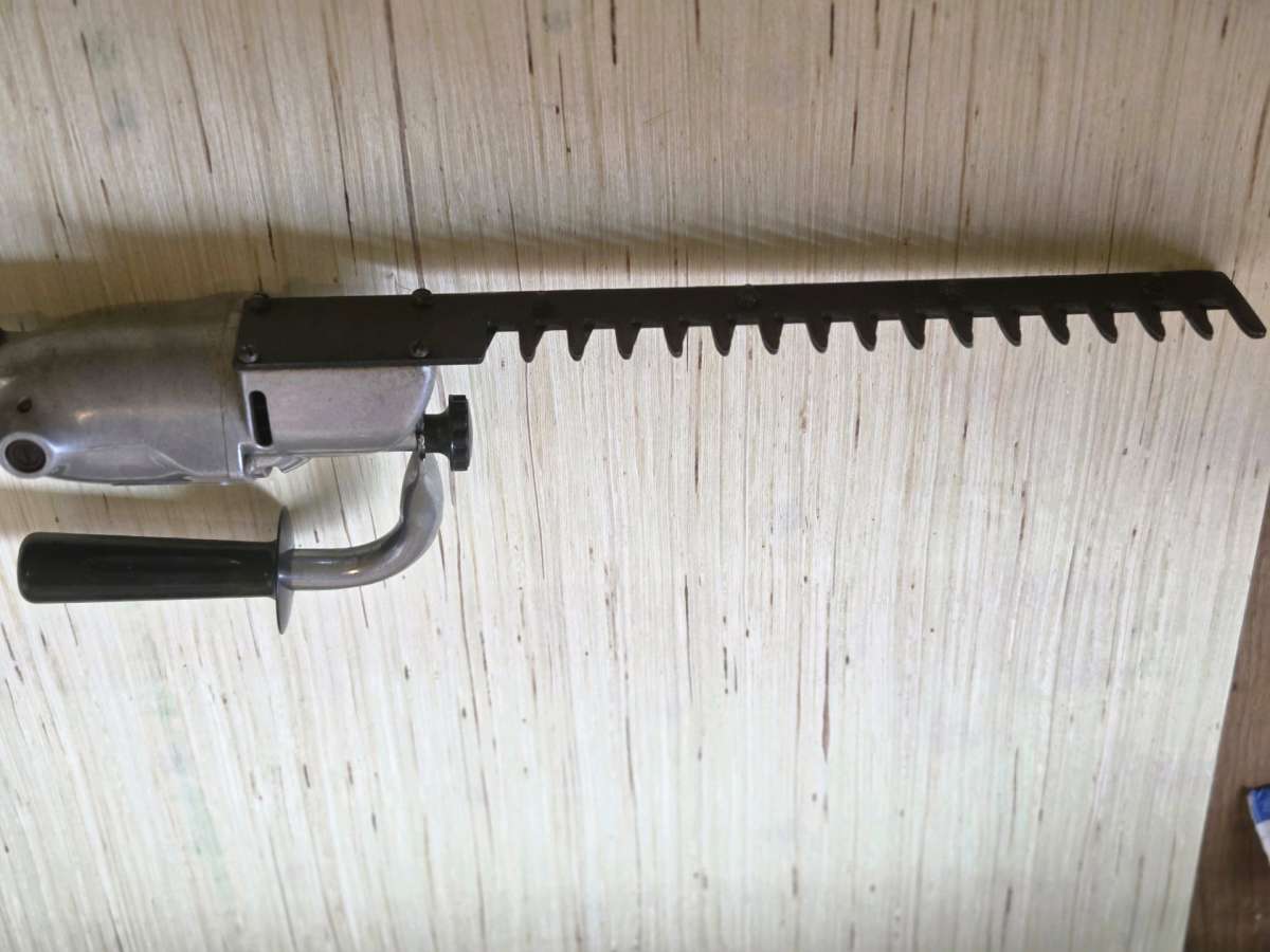 Vintage Black and Decker Heavy Duty Hedge Trimmer 12inch