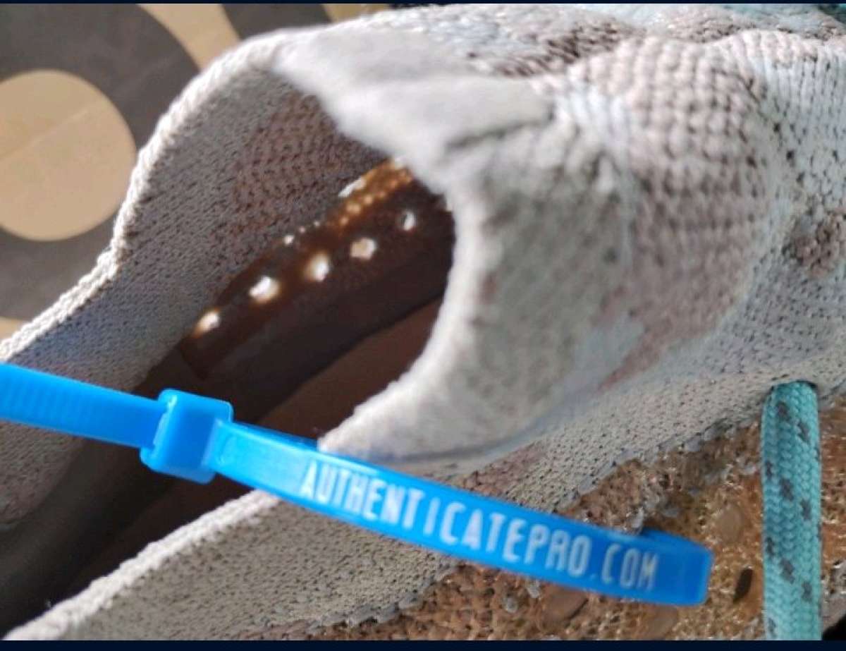 Adidas Yeezy boost 380 men size 9 half