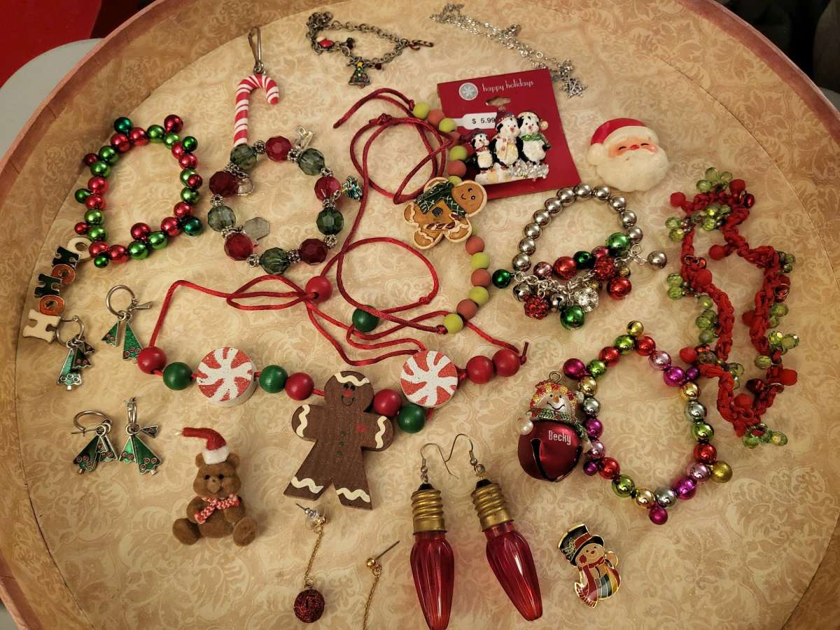 CHRISTMAS  JEWELRY  AND ACCESSORIES